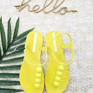NWT Ipanema Pear Sandal